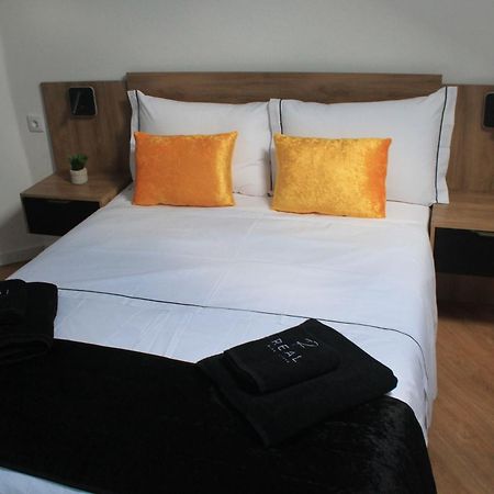 Real Guest House กอสตา ดา กาปาริกา ภายนอก รูปภาพ