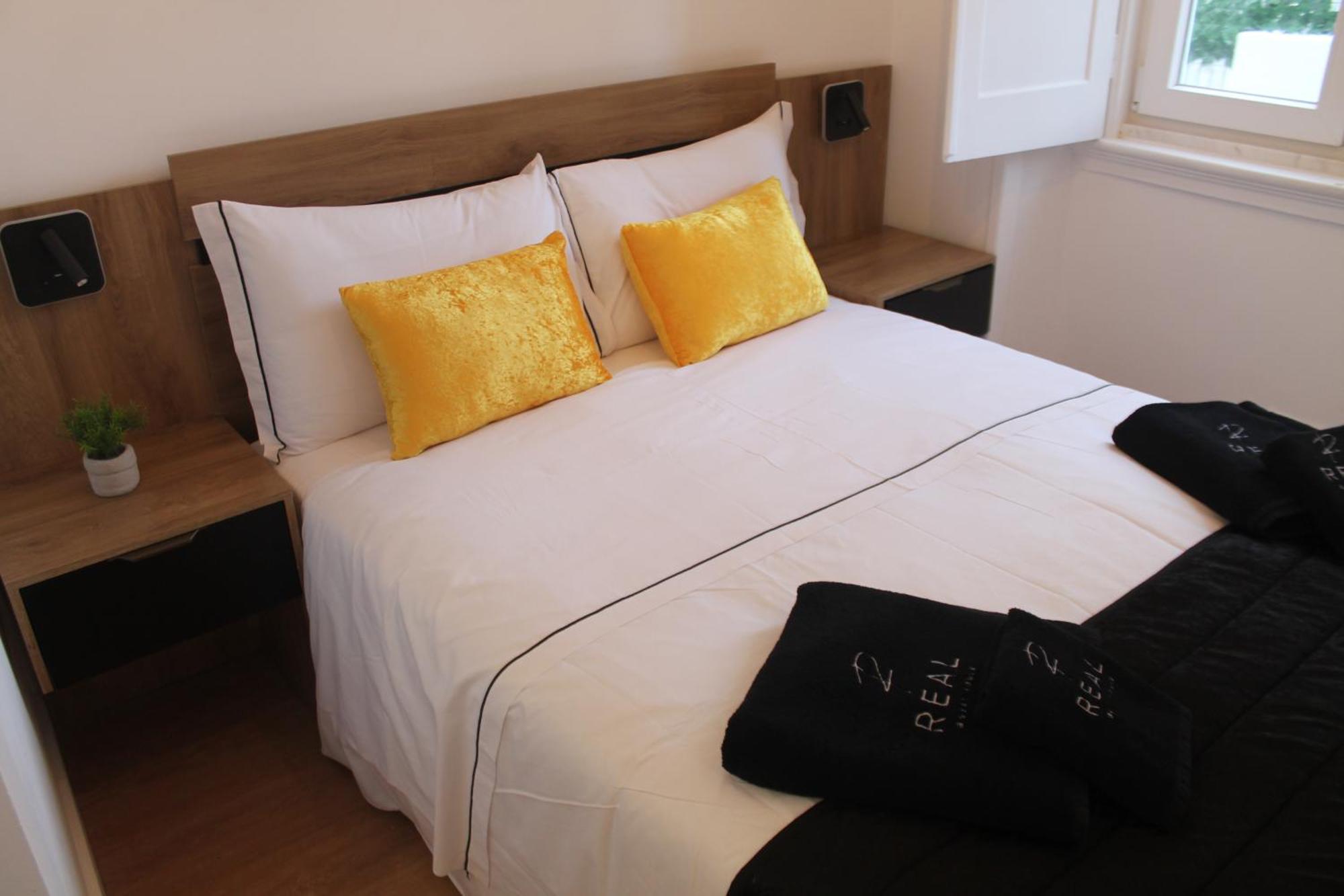 Real Guest House กอสตา ดา กาปาริกา ภายนอก รูปภาพ