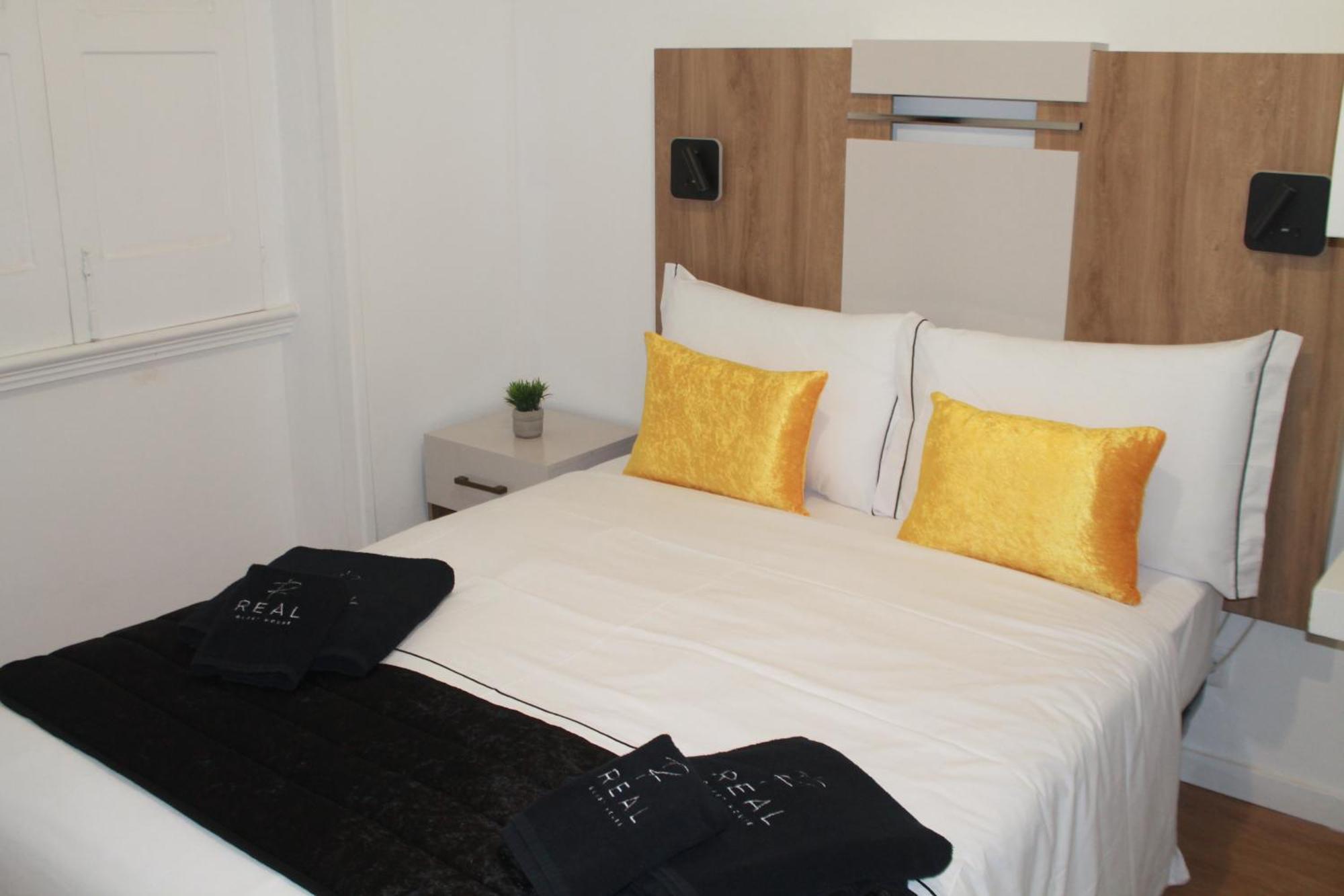 Real Guest House กอสตา ดา กาปาริกา ภายนอก รูปภาพ
