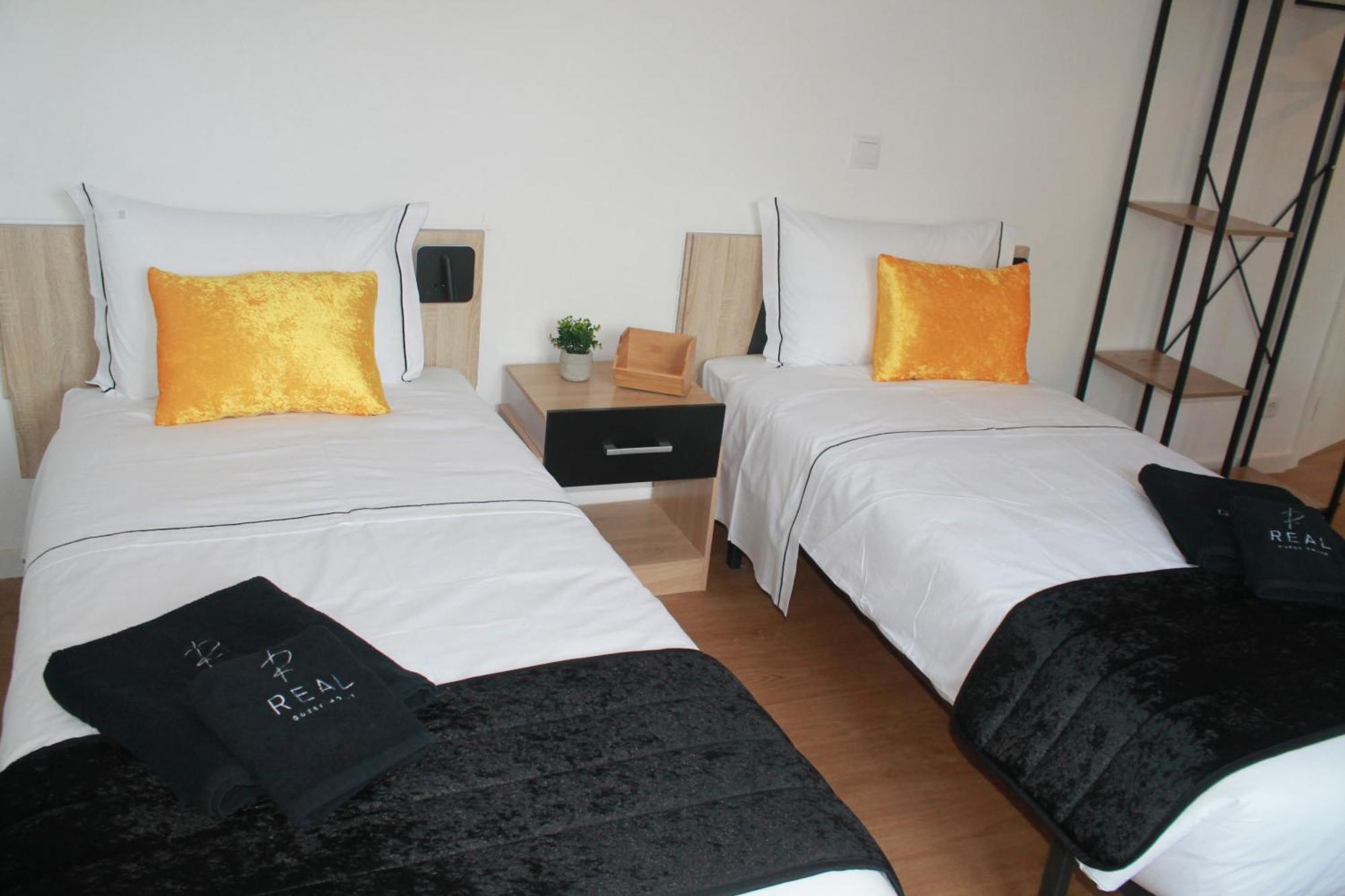 Real Guest House กอสตา ดา กาปาริกา ภายนอก รูปภาพ