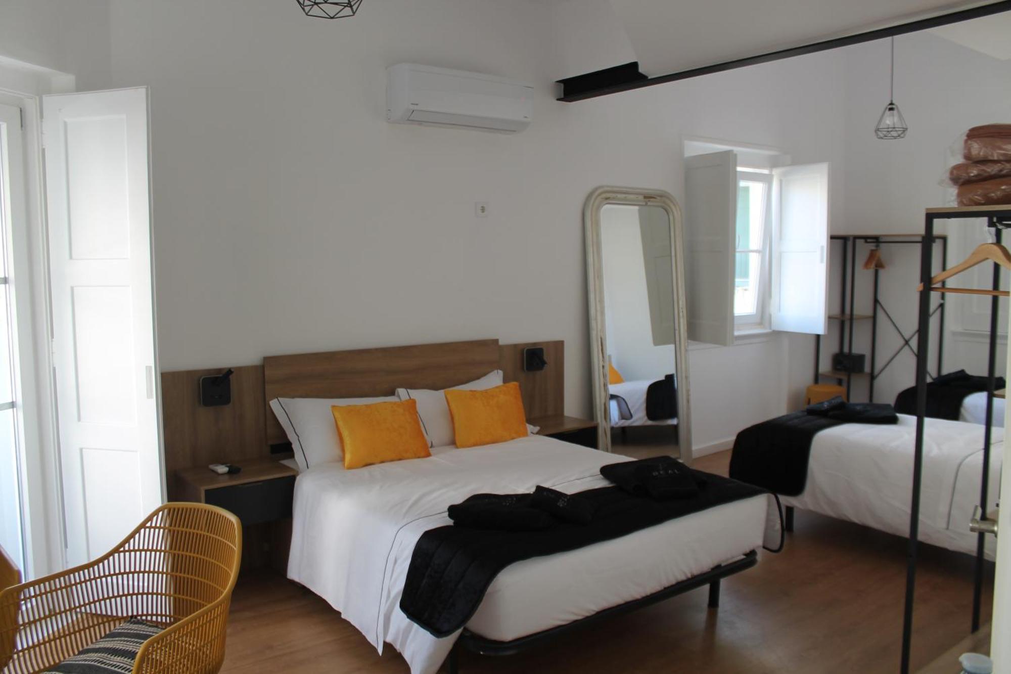 Real Guest House กอสตา ดา กาปาริกา ภายนอก รูปภาพ